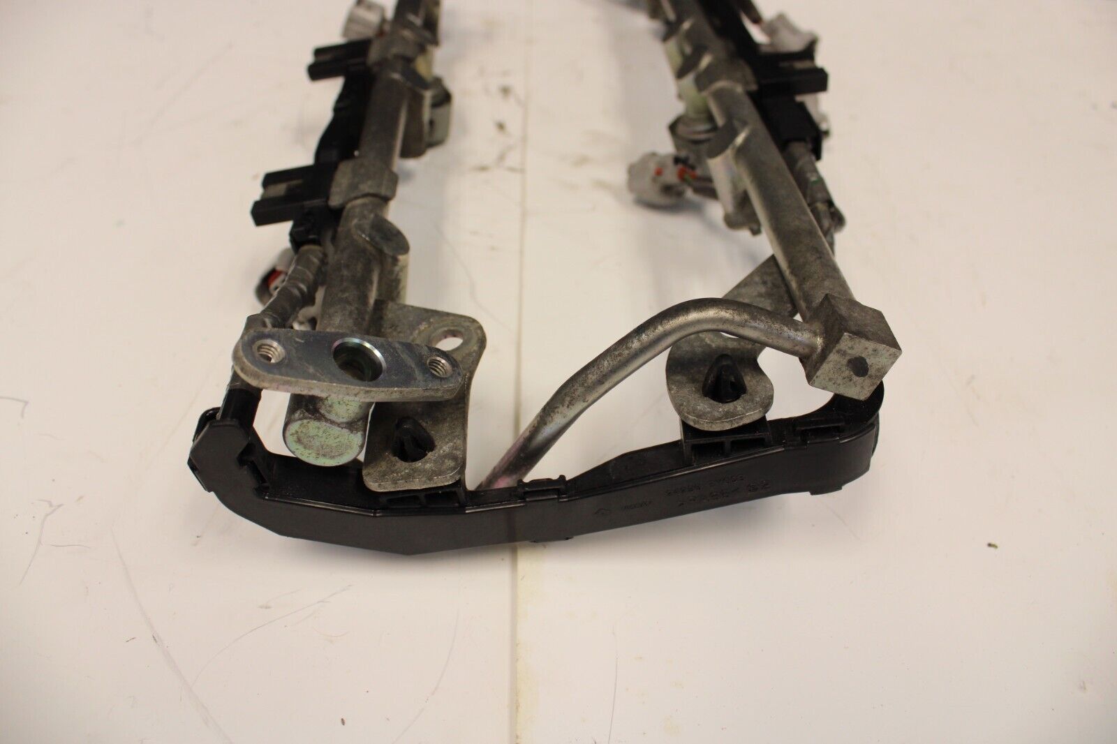 09-20 Nissan 370Z Fuel Rail OEM