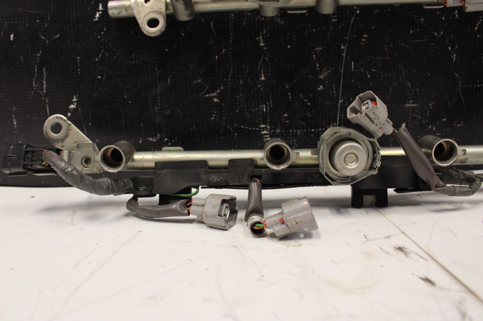 09-20 Nissan 370Z Fuel Rail OEM