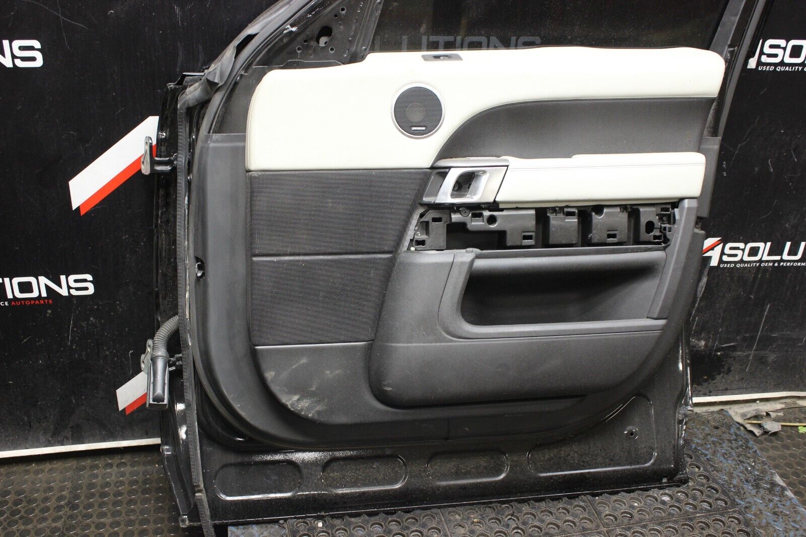 2014-2016 LAND ROVER RANGE ROVER Front Right Passenger Door