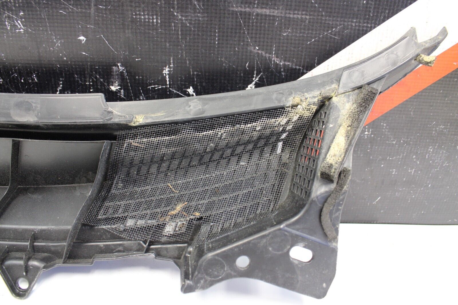 2013 NISSAN GTR R35 RH COWL VENT PANEL