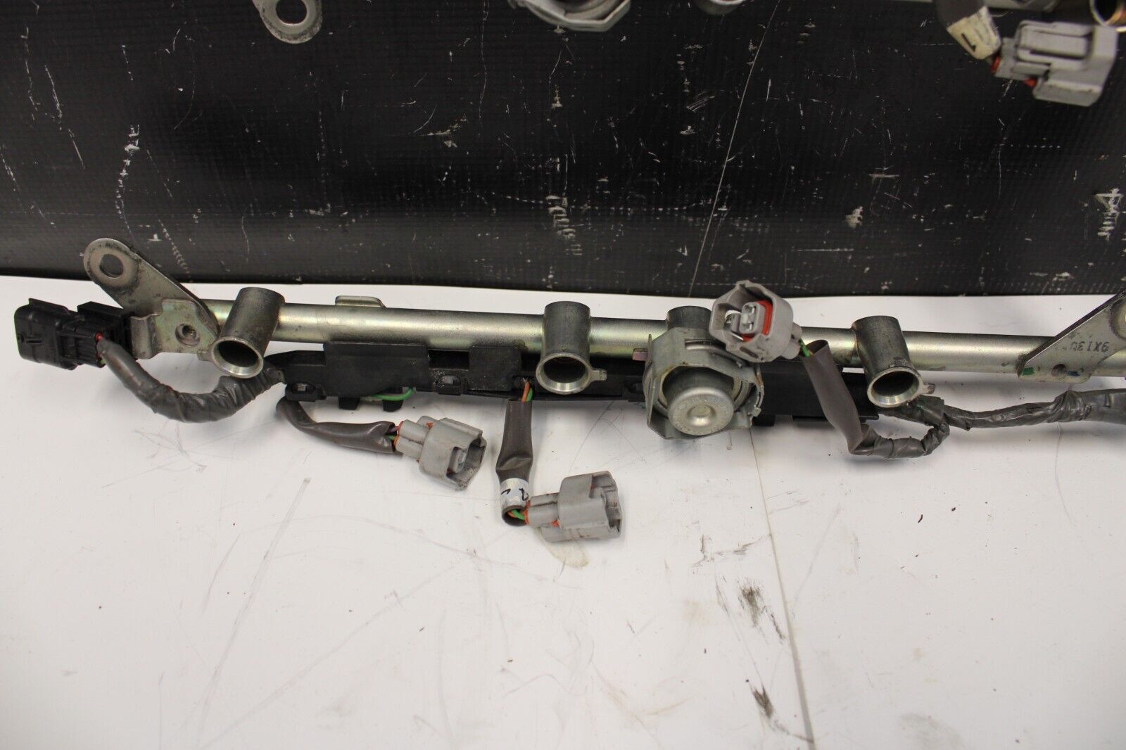 09-20 Nissan 370Z Fuel Rail OEM