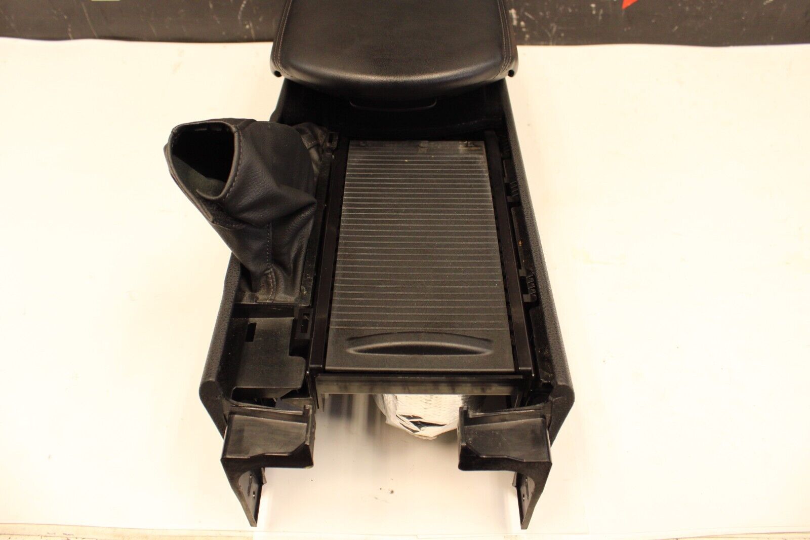 2010 NISSAN R35 GTR GT-R CENTER CONSOLE ARMREST ARM REST W/ CUP HOLDER