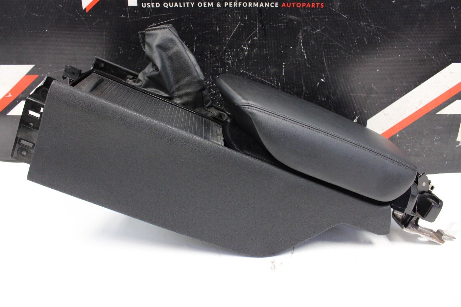 2010 NISSAN R35 GTR GT-R CENTER CONSOLE ARMREST ARM REST W/ CUP HOLDER