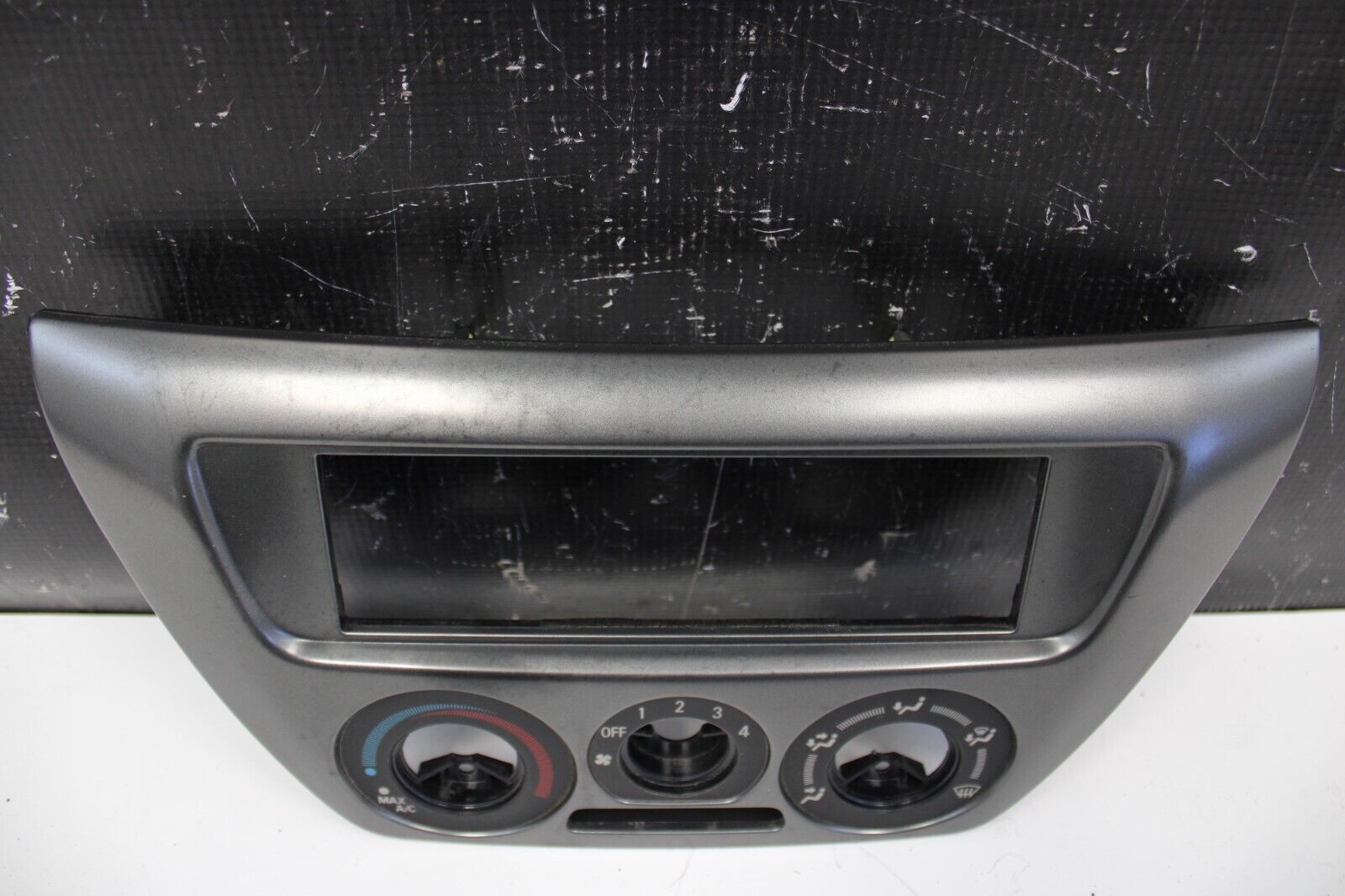 03-06 MITSUBISHI EVOLUTION EVO 8 9 RADIO A/C HEATER CLIMATE CONTROL BEZEL TRIM