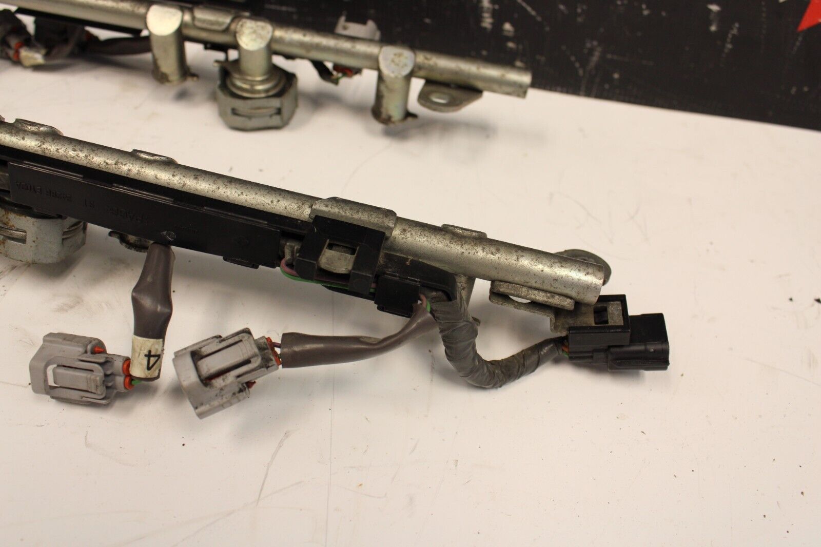 09-20 Nissan 370Z Fuel Rail OEM