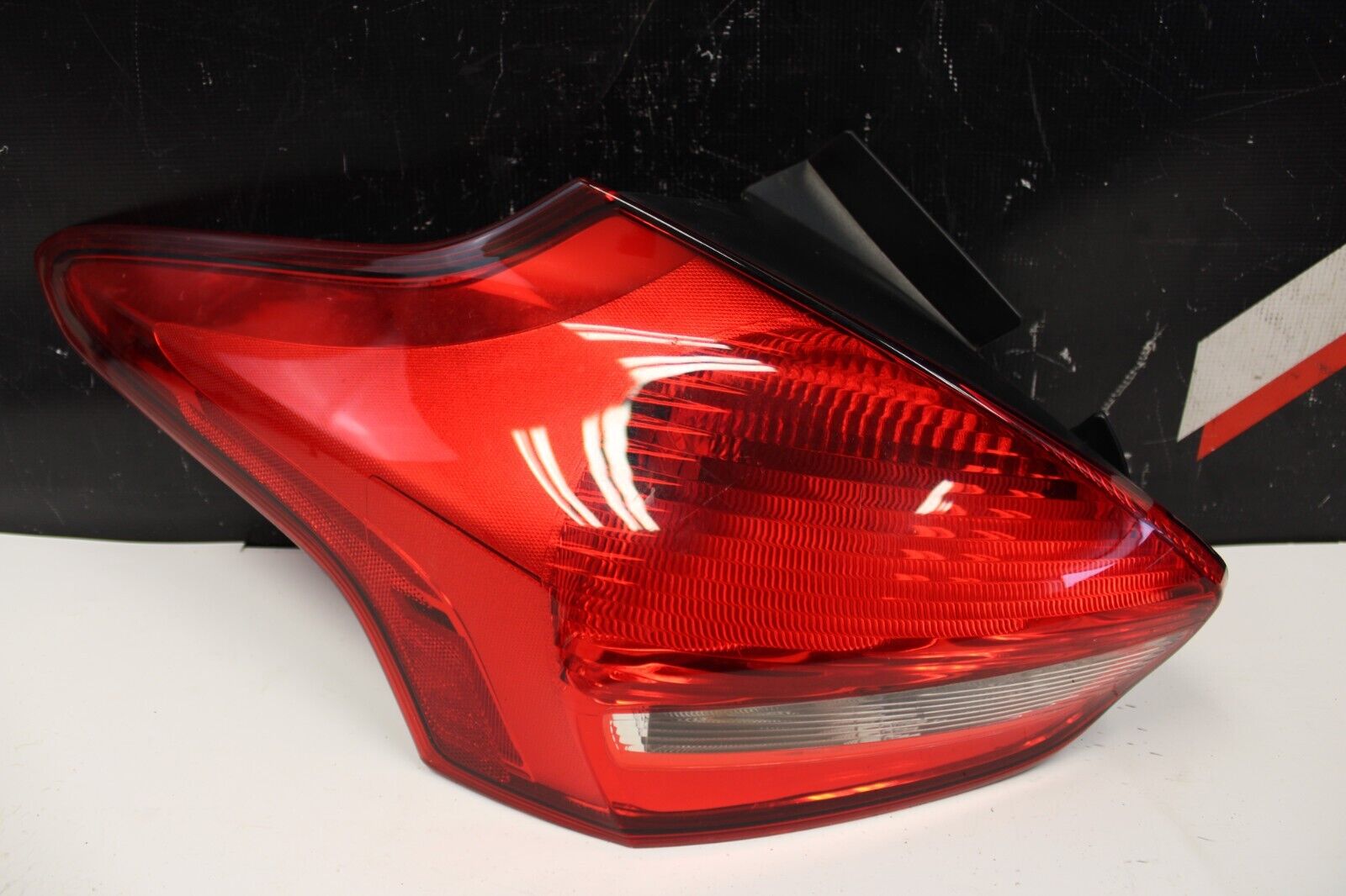 2016 Ford Focus ST Hatchback Tail Light Pair