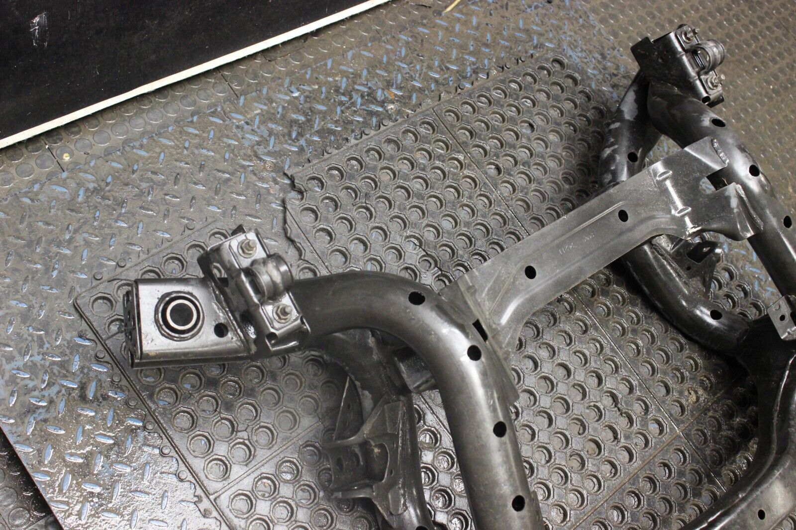 2009-2021 NISSAN GT-R R35 VR38 AWD OEM REAR TRANSMISSION SUBFRAME CROSSMEMBER