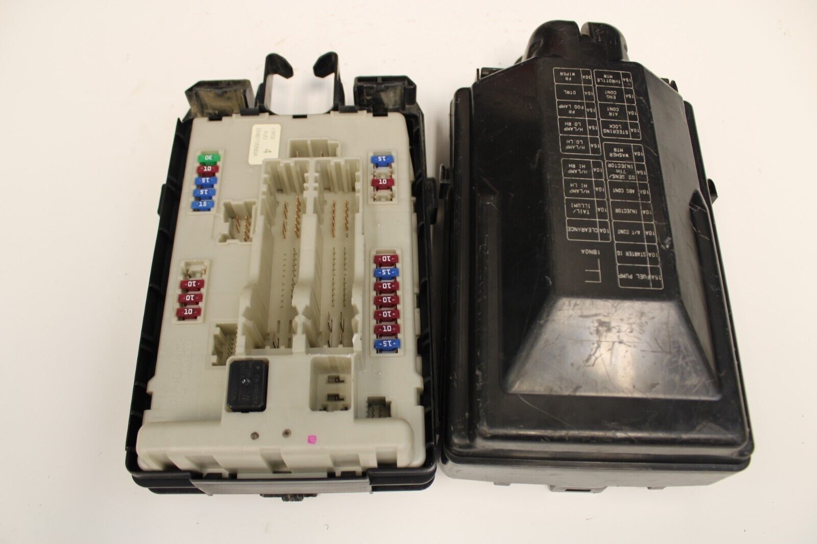 2010 Infiniti G37 Convertible Engine Fuse Box IPDM 284B71BN0A OEM